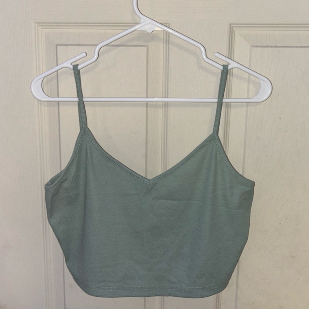 🪻3/$30 Twisted back crop top!🪻